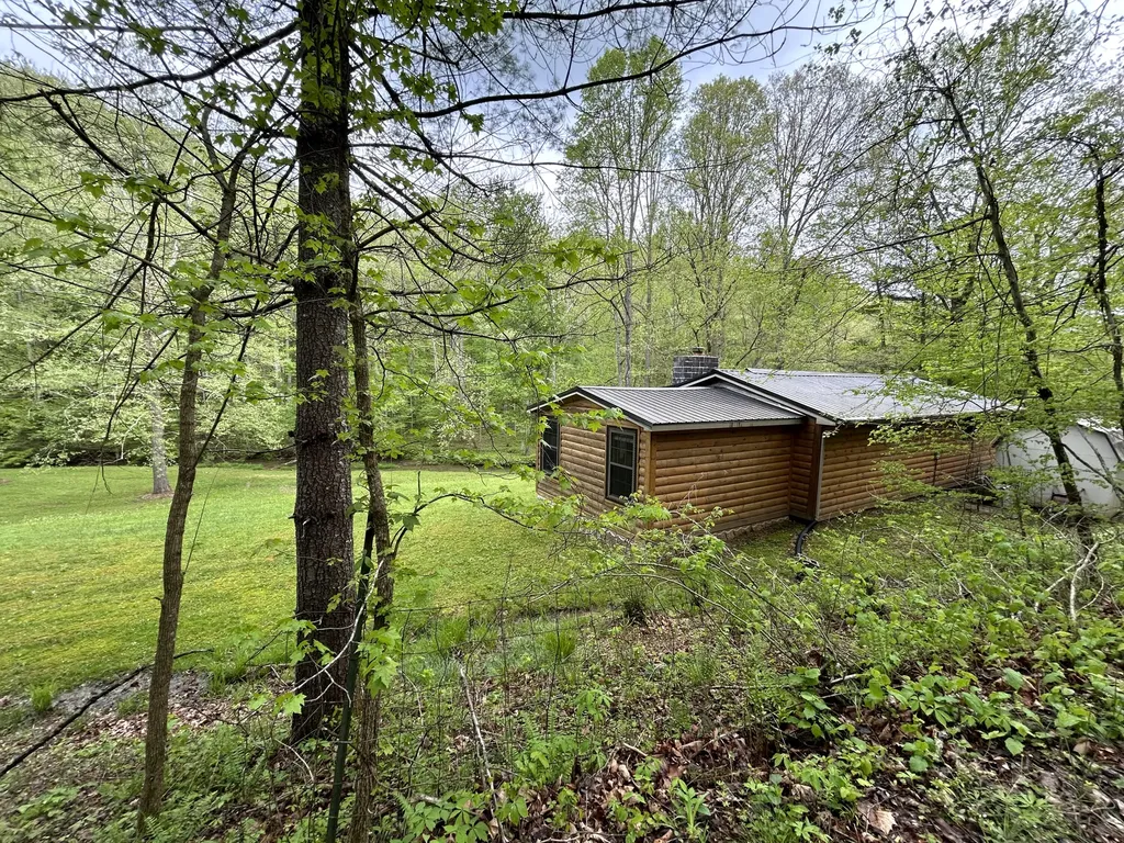 1180 Raccoon Creek Road Mckee KY 40447