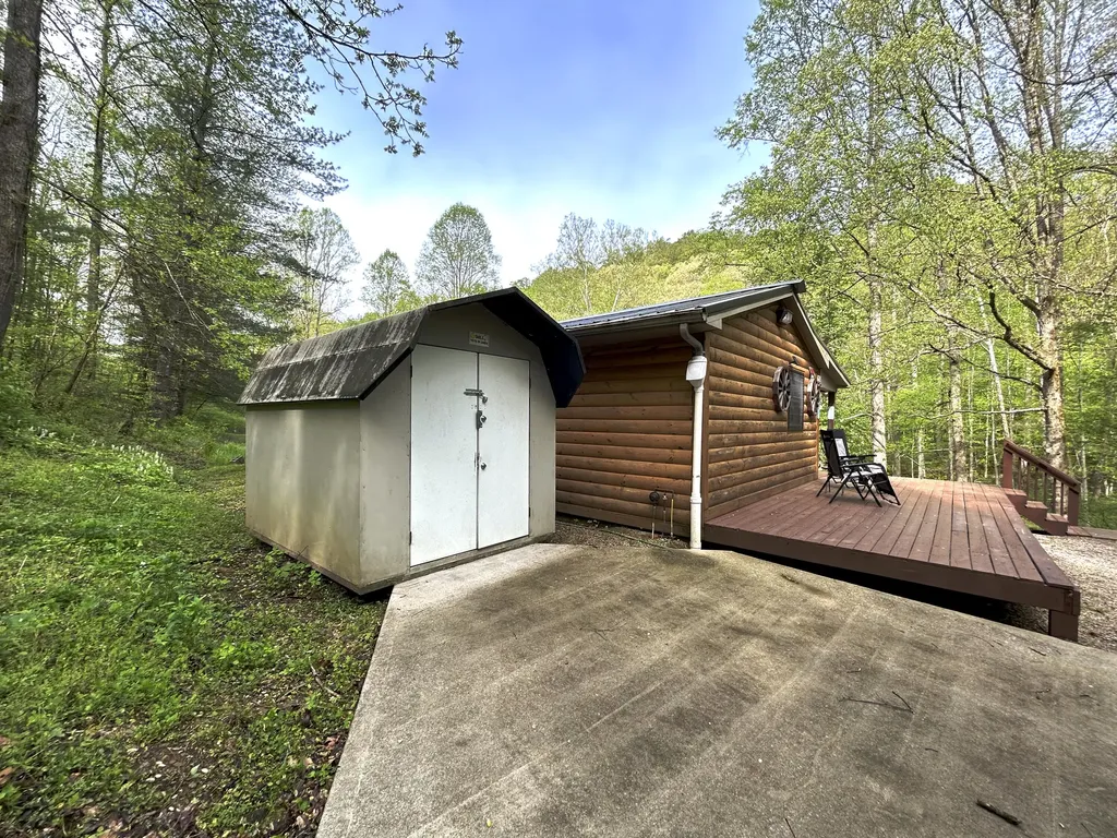1180 Raccoon Creek Road Mckee KY 40447