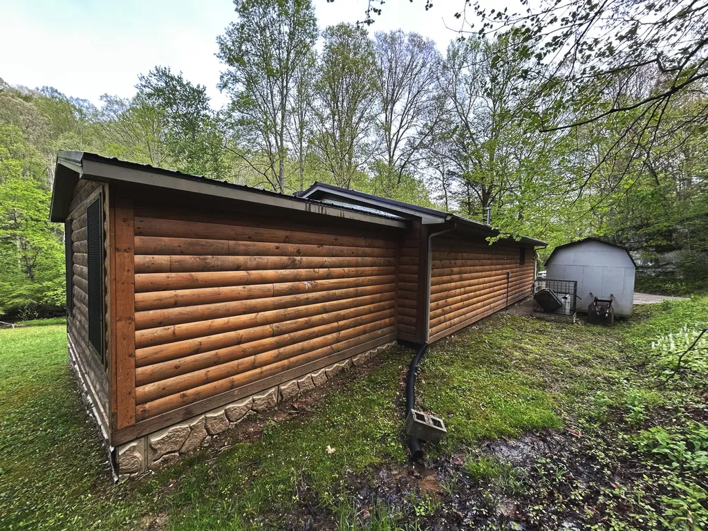 1180 Raccoon Creek Road Mckee KY 40447