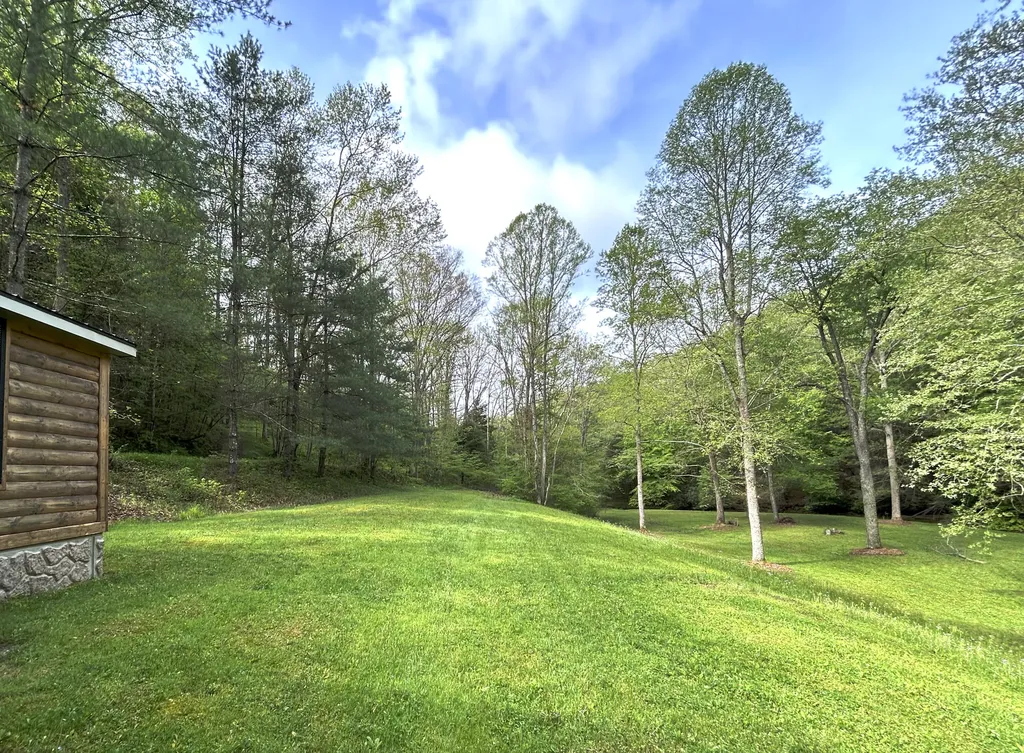 1180 Raccoon Creek Road Mckee KY 40447