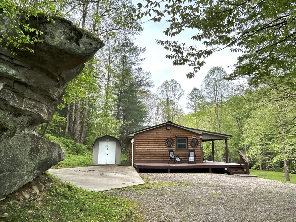 1180 Raccoon Creek Road Mckee KY 40447