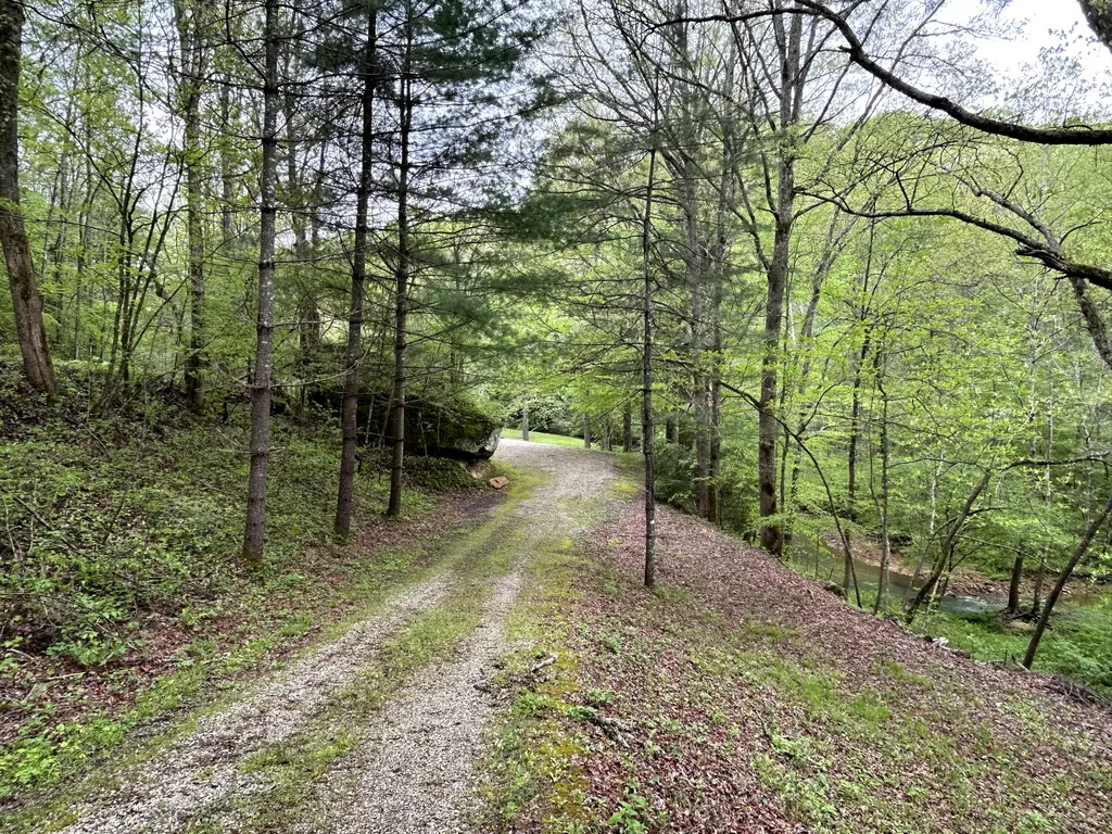 1180 Raccoon Creek Road Mckee KY 40447