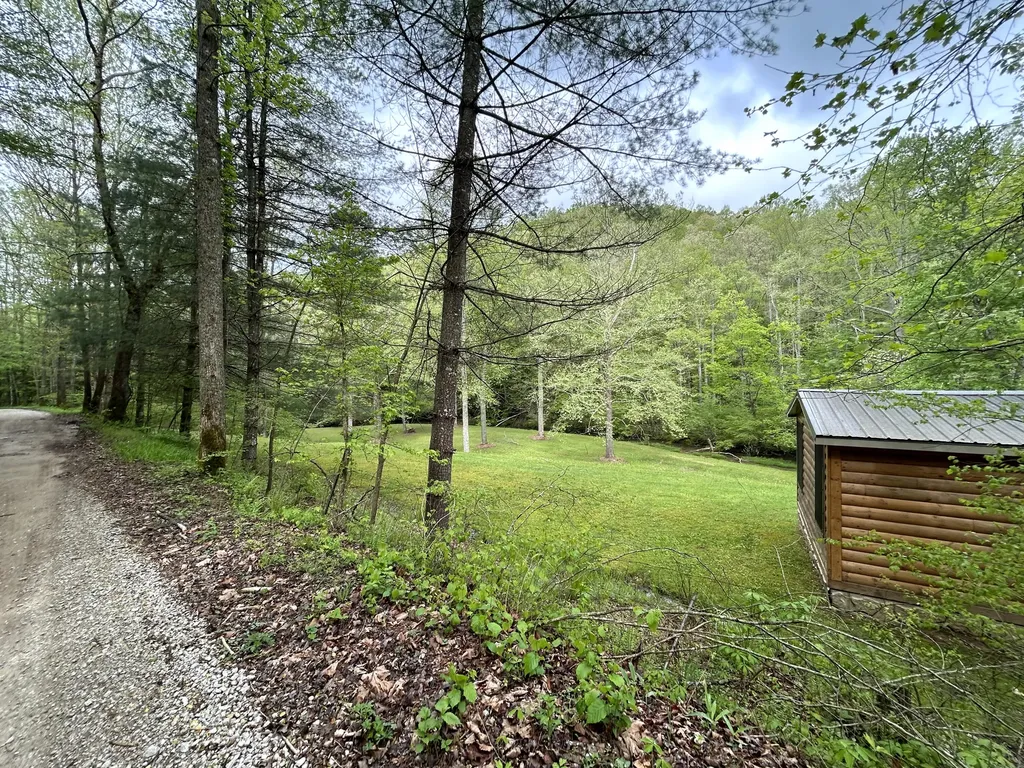 1180 Raccoon Creek Road Mckee KY 40447