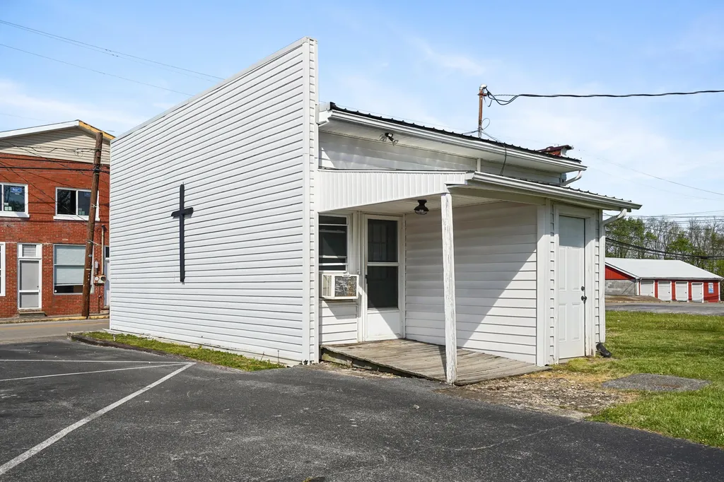 321 Main Street Science Hill KY 42553