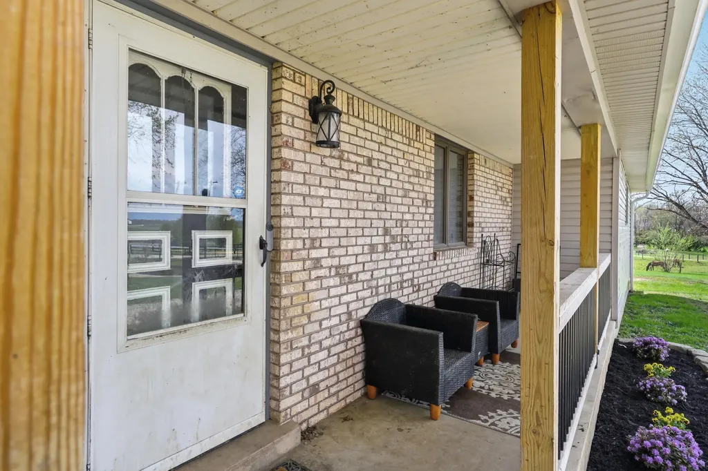 582 Hutchison Road Paris KY 40361