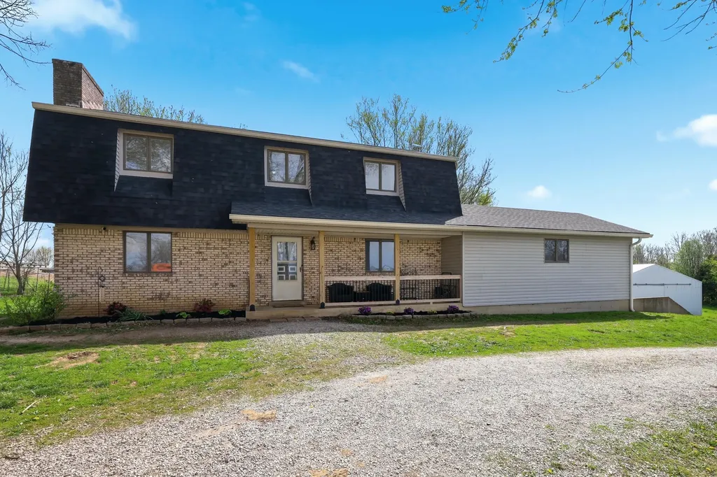 582 Hutchison Road Paris KY 40361