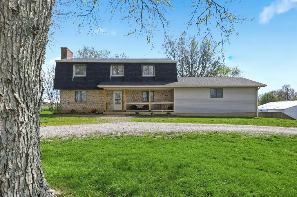 582 Hutchison Road Paris KY 40361