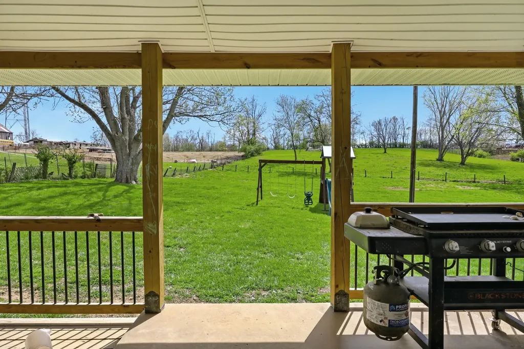 582 Hutchison Road Paris KY 40361
