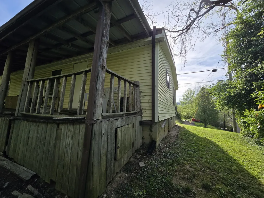 88 Clearview Drive Irvine KY 40336