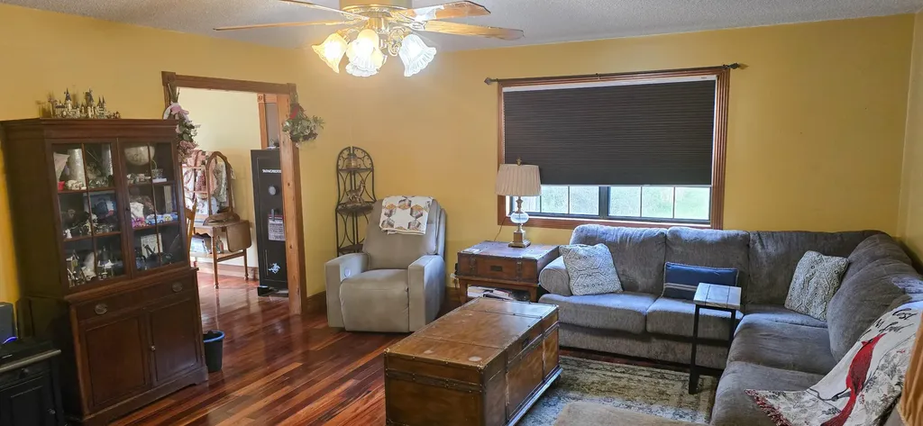 576 Laxton Road Strunk KY 42649