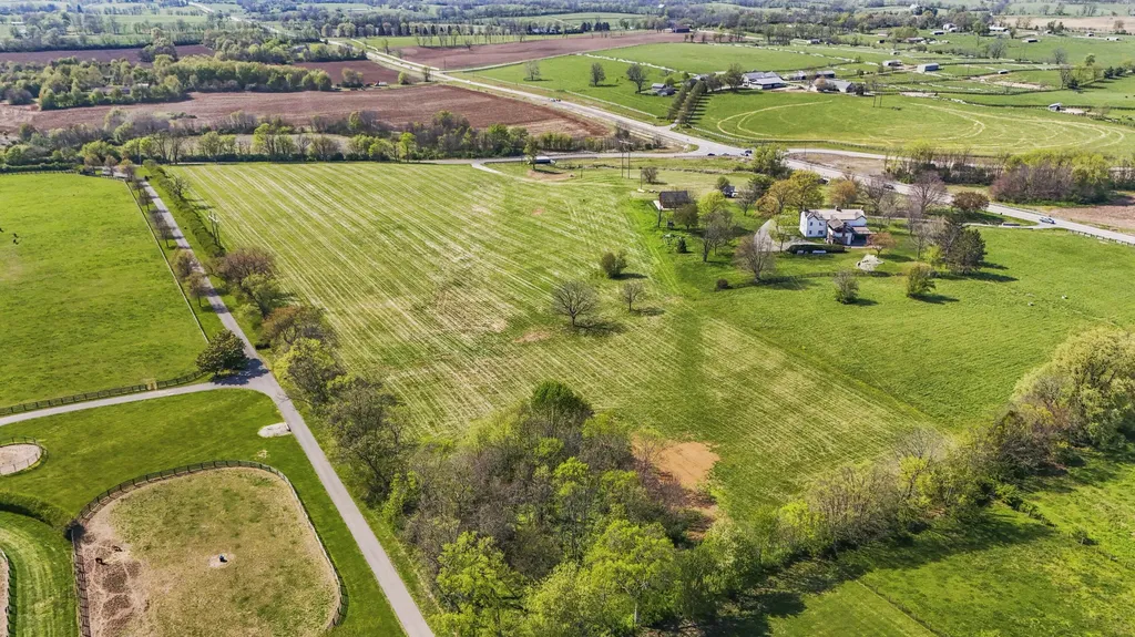 750 Elizabeth Station Road Paris KY 40361