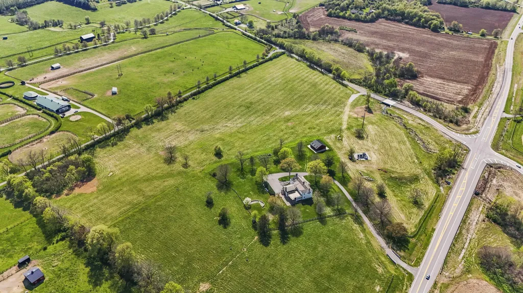 750 Elizabeth Station Road Paris KY 40361