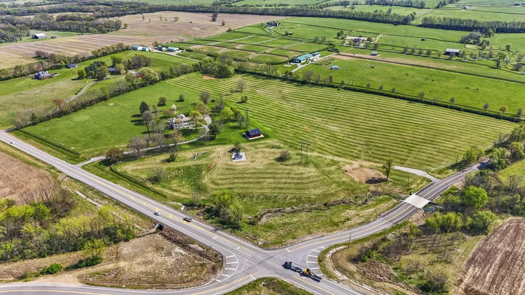 750 Elizabeth Station Road Paris KY 40361