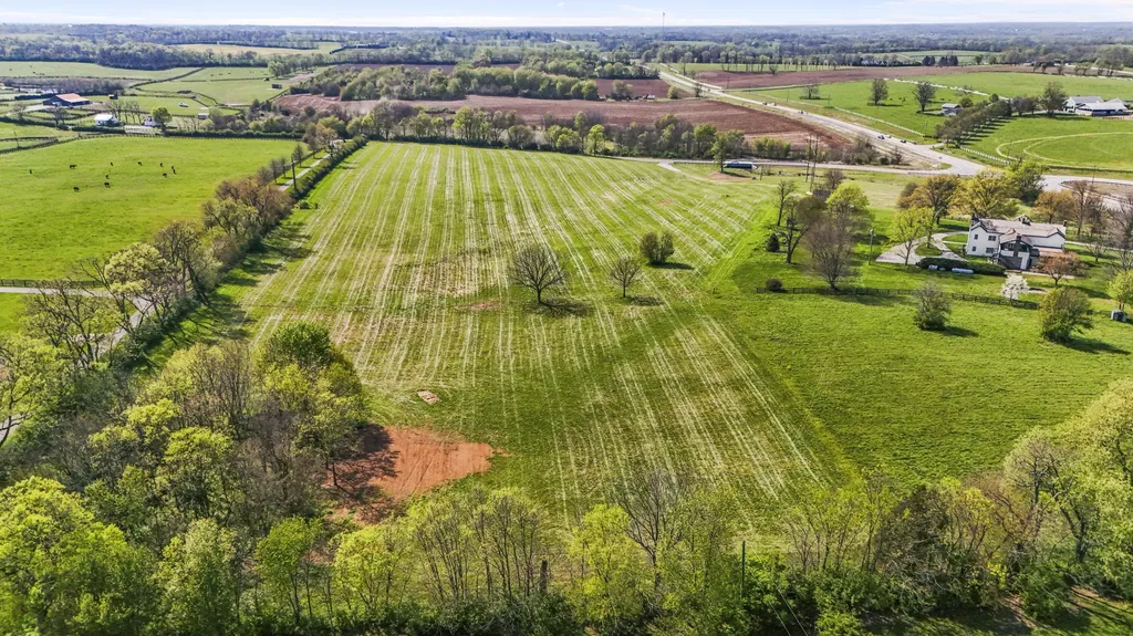 750 Elizabeth Station Road Paris KY 40361