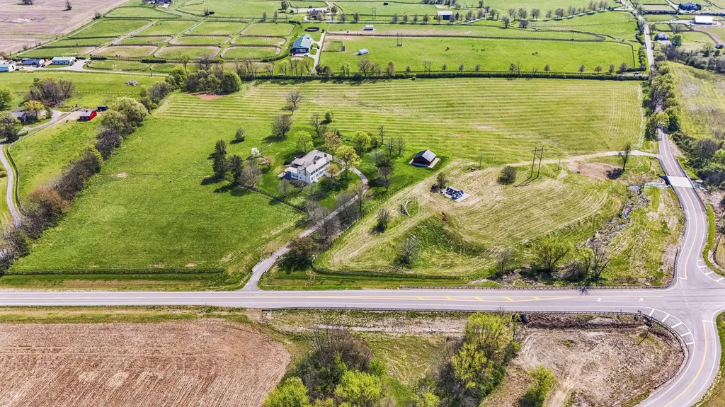 750 Elizabeth Station Road Paris KY 40361
