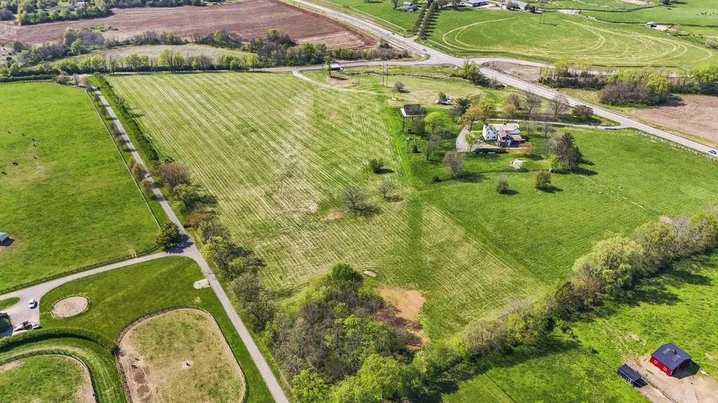 750 Elizabeth Station Road Paris KY 40361