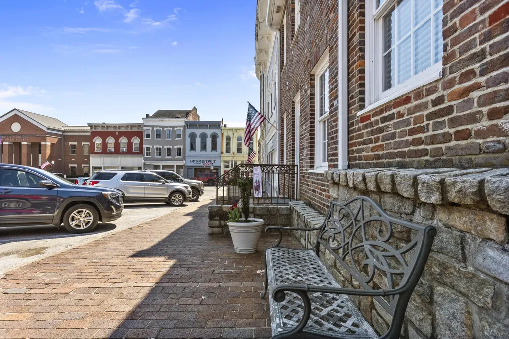 339 Main Street Paris KY 40361