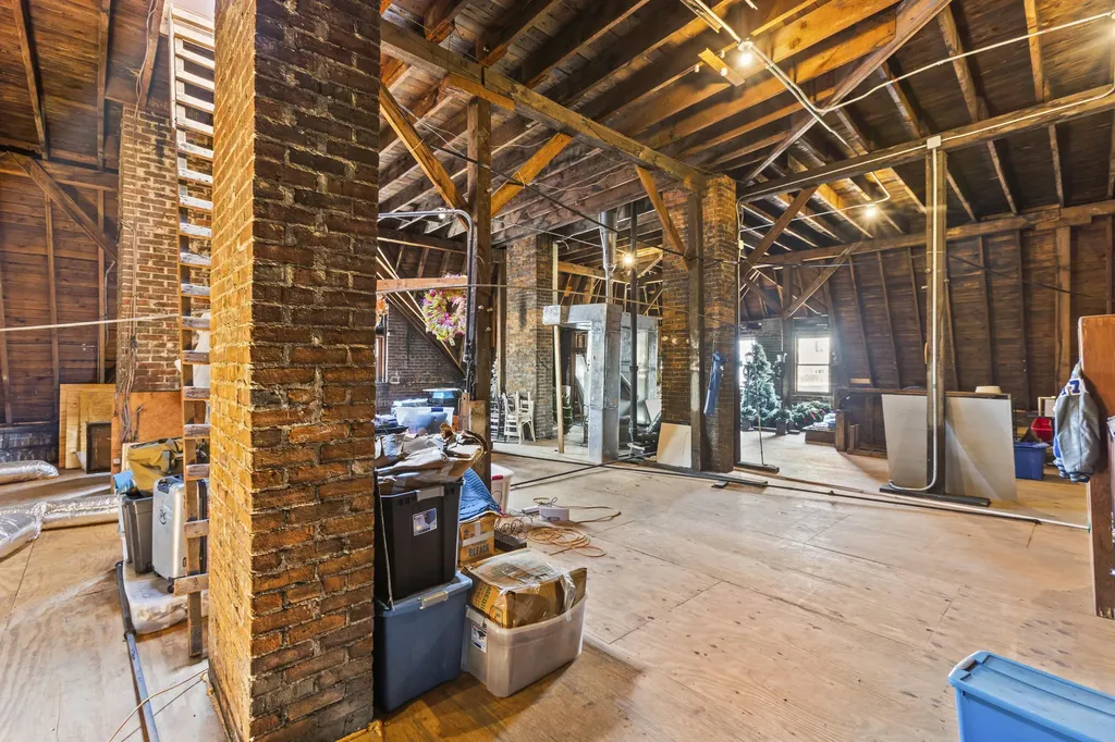 339 Main Street Paris KY 40361