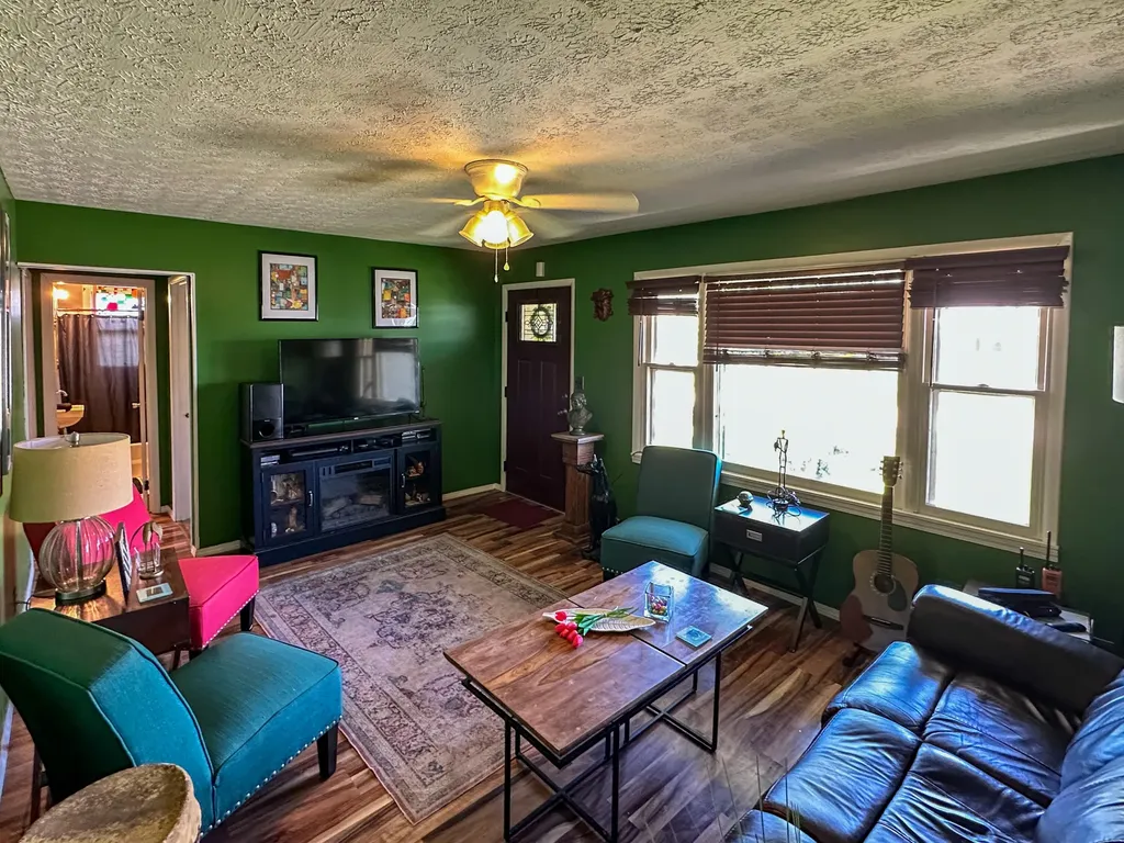241 8th Avenue Clay City KY 40312