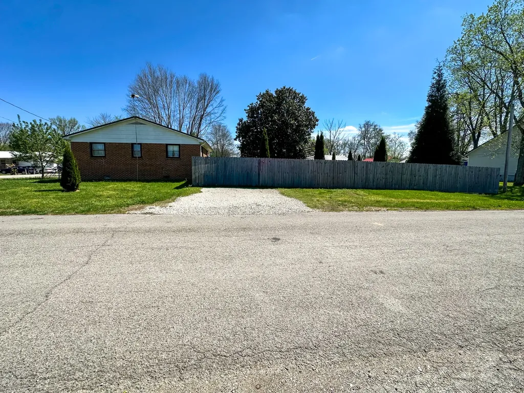 241 8th Avenue Clay City KY 40312