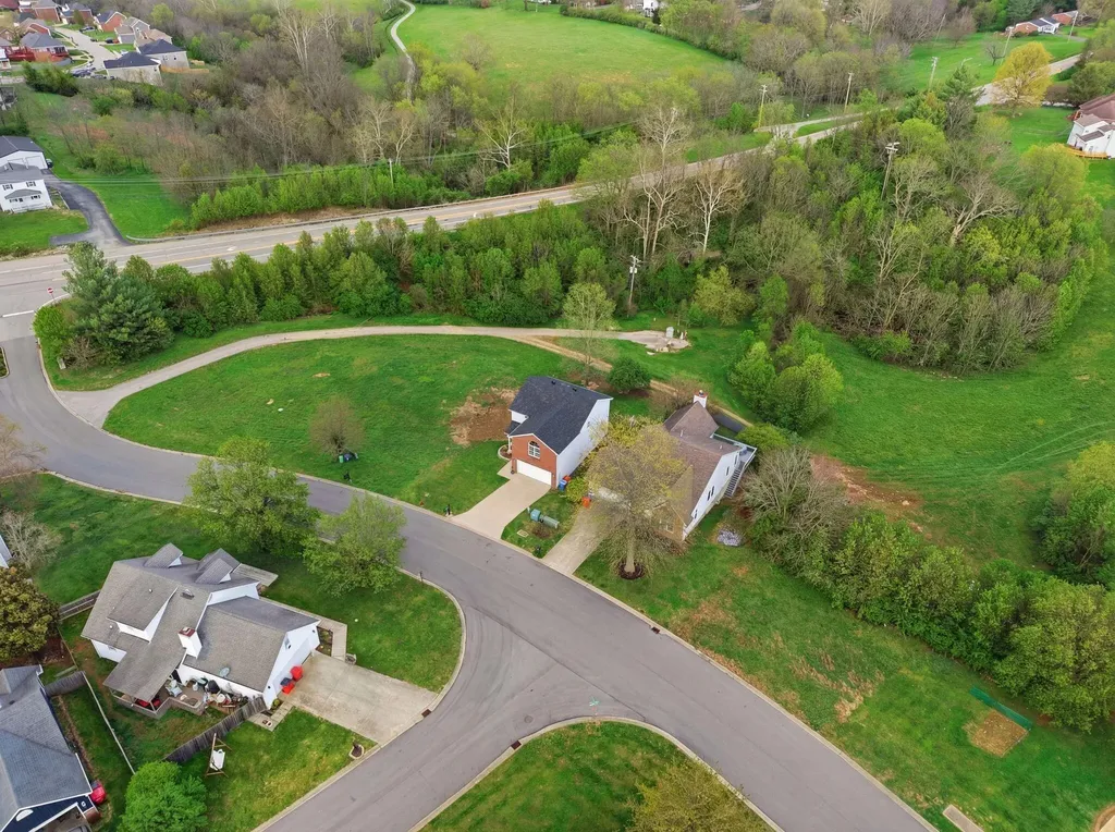 204 Village Drive Frankfort KY 40601