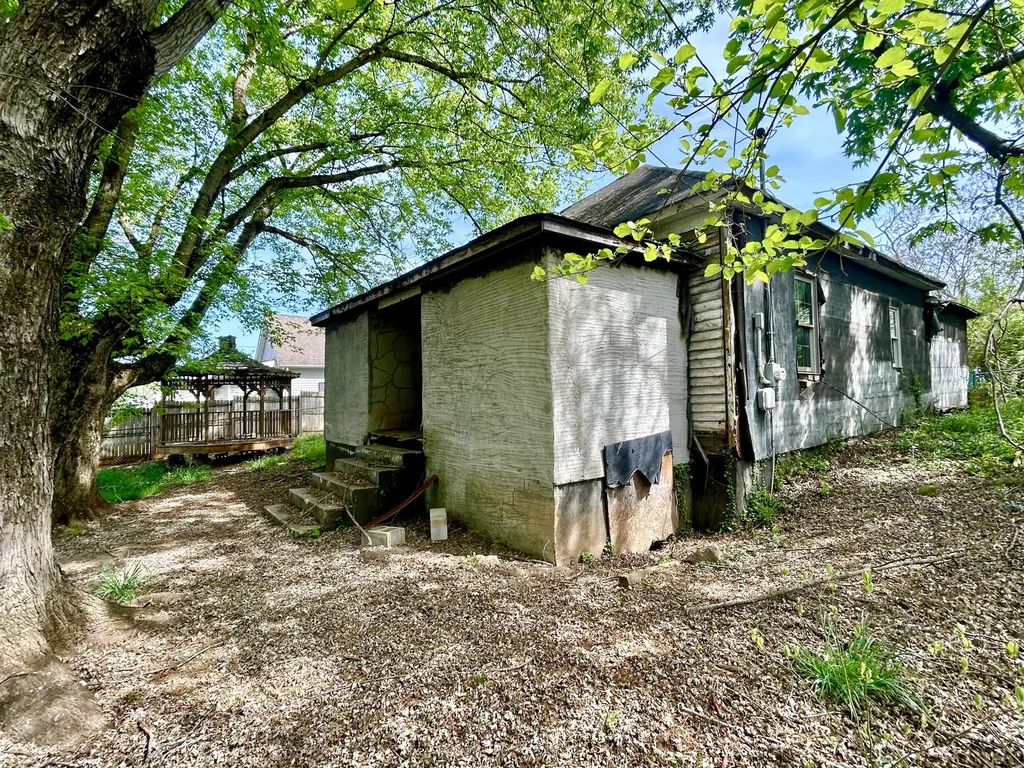 804 Nixon Street Ferguson KY 42533