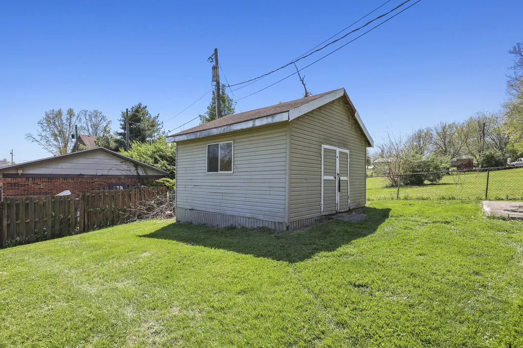 121 Eastland Drive Paris KY 40361