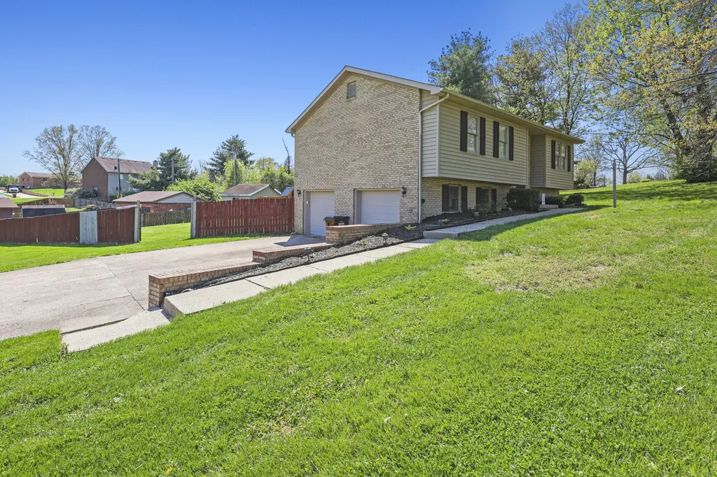 121 Eastland Drive Paris KY 40361