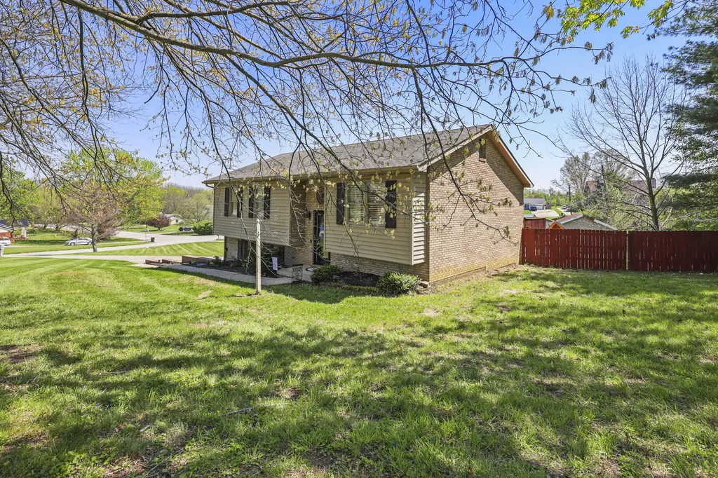 121 Eastland Drive Paris KY 40361