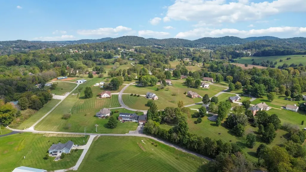 236 Pine Street Somerset KY 42503