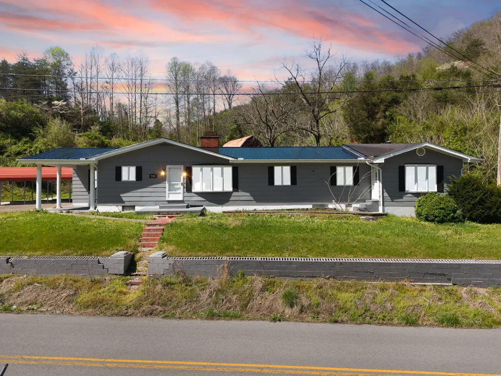5935 Key Route 2030 Harold KY 41635