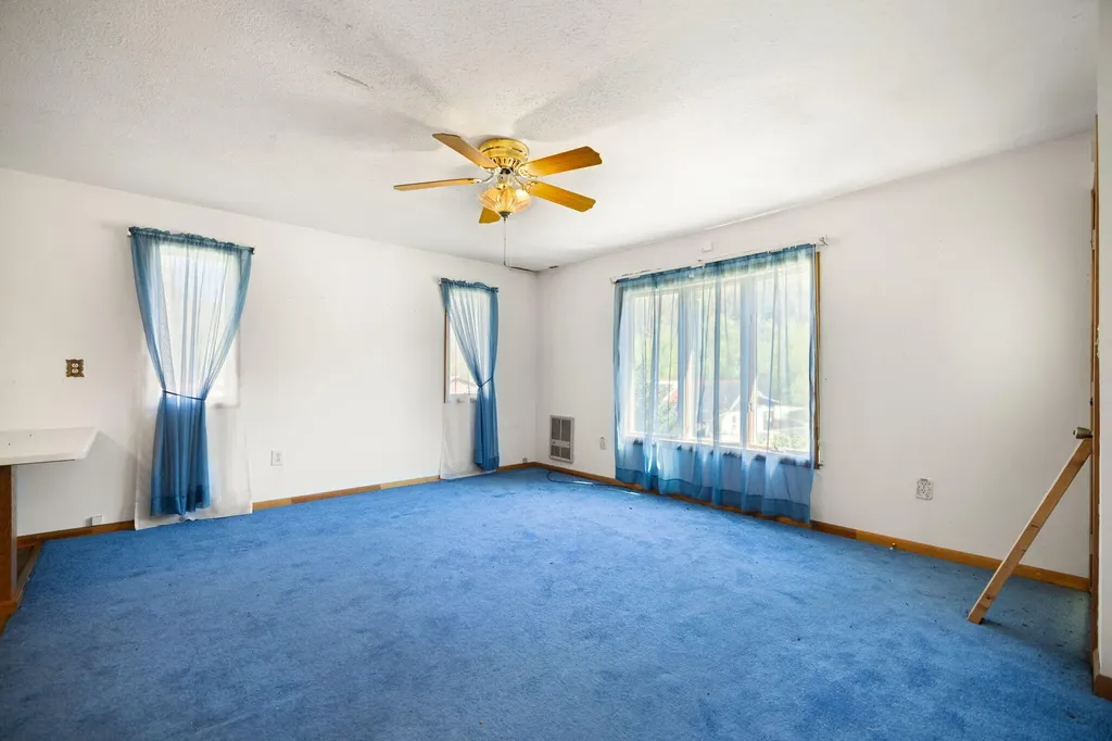 5935 Key Route 2030 Harold KY 41635