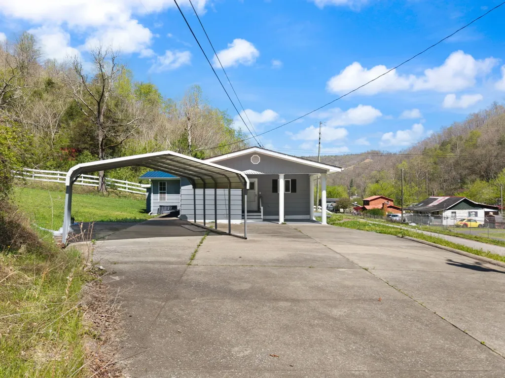 5935 Key Route 2030 Harold KY 41635