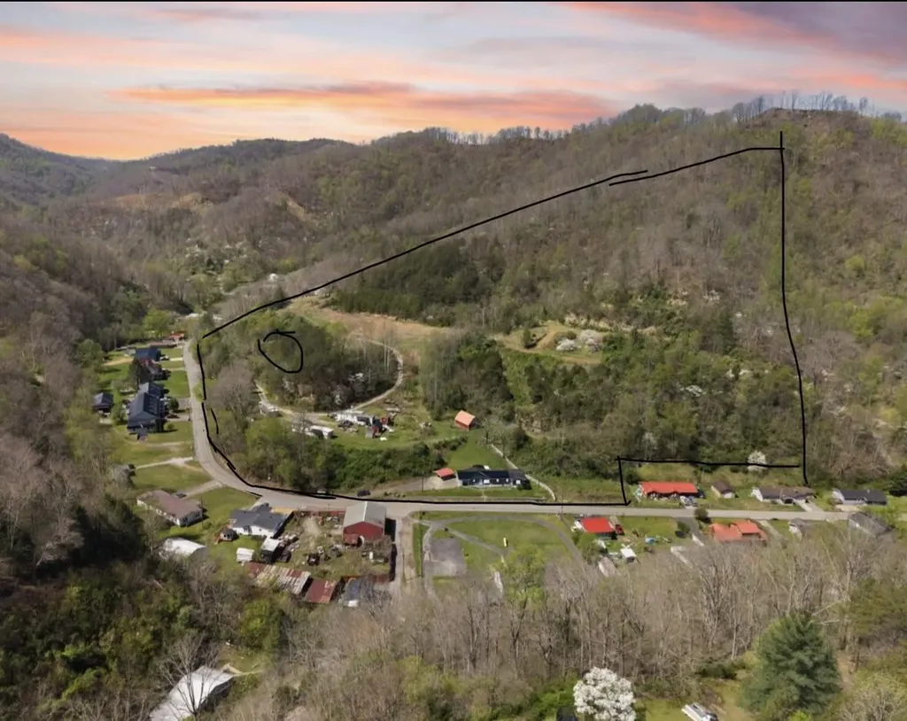 5935 Key Route 2030 Harold KY 41635