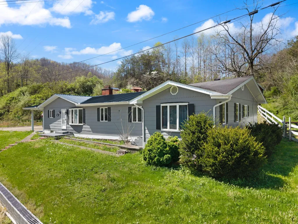 5935 Key Route 2030 Harold KY 41635