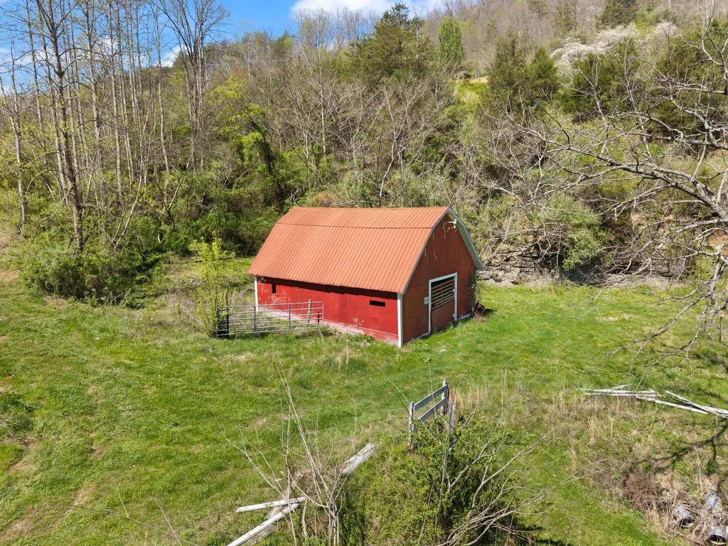 5935 Key Route 2030 Harold KY 41635