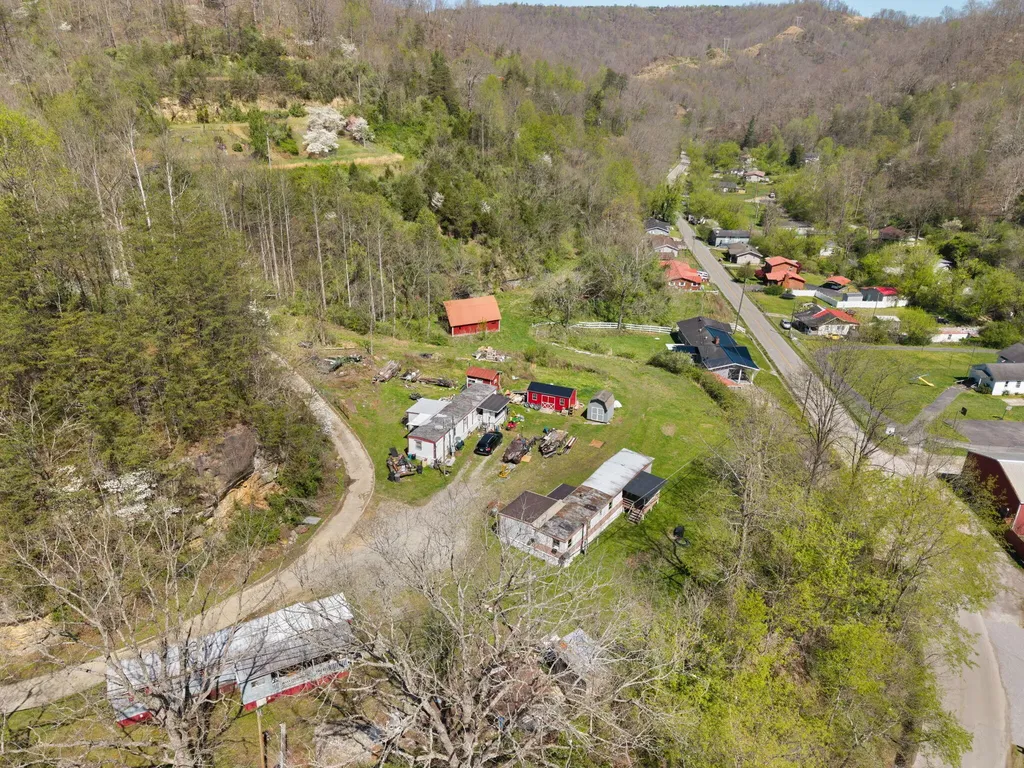 5935 Key Route 2030 Harold KY 41635
