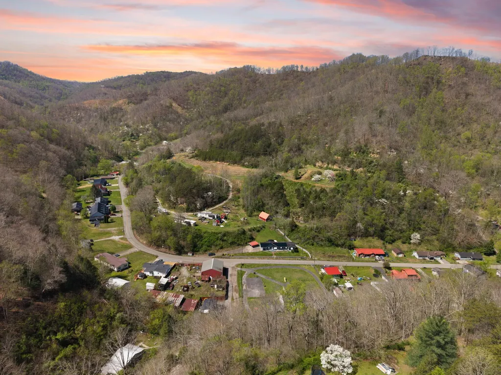 5935 Key Route 2030 Harold KY 41635