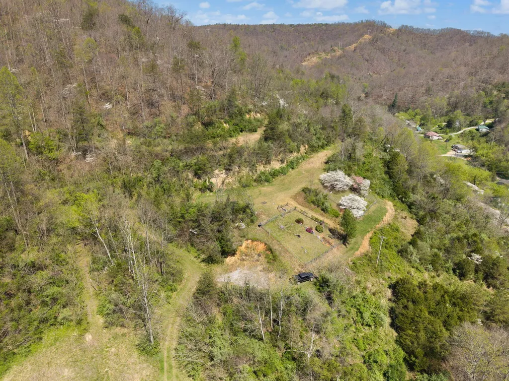5935 Key Route 2030 Harold KY 41635