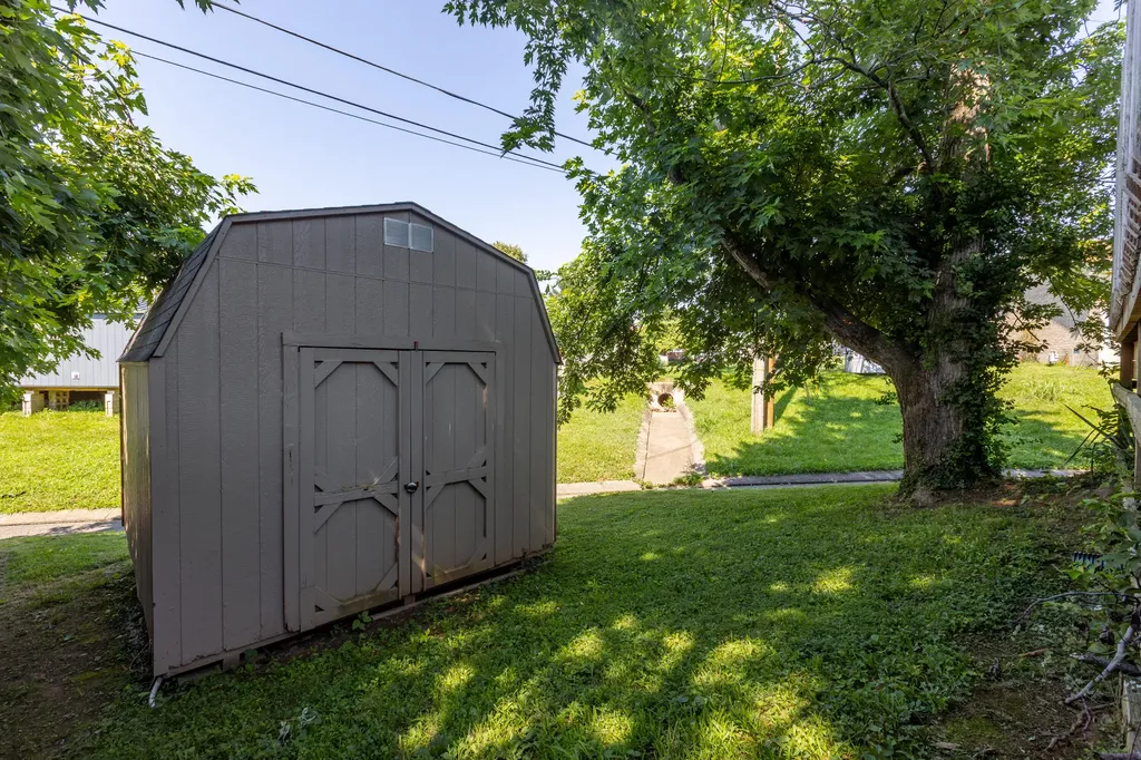 317 Edwards Drive Nicholasville KY 40356
