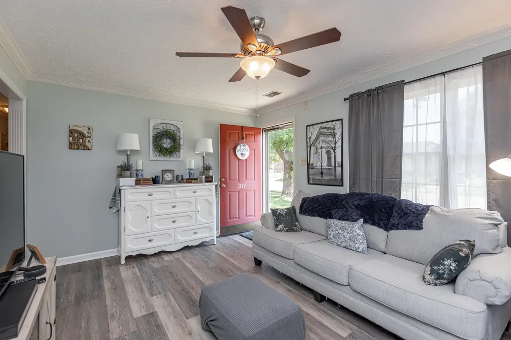 317 Edwards Drive Nicholasville KY 40356