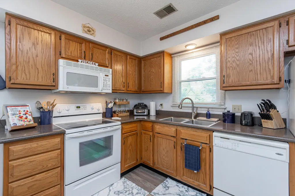 317 Edwards Drive Nicholasville KY 40356