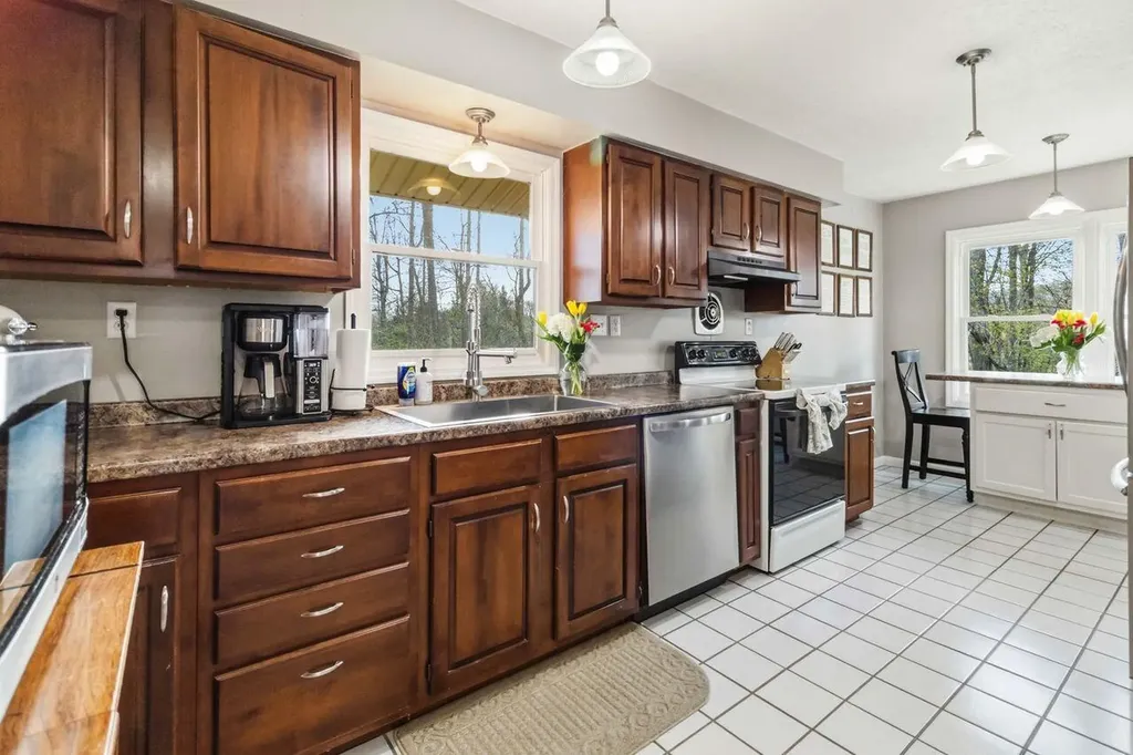 1218 Calvary Court London KY 40741
