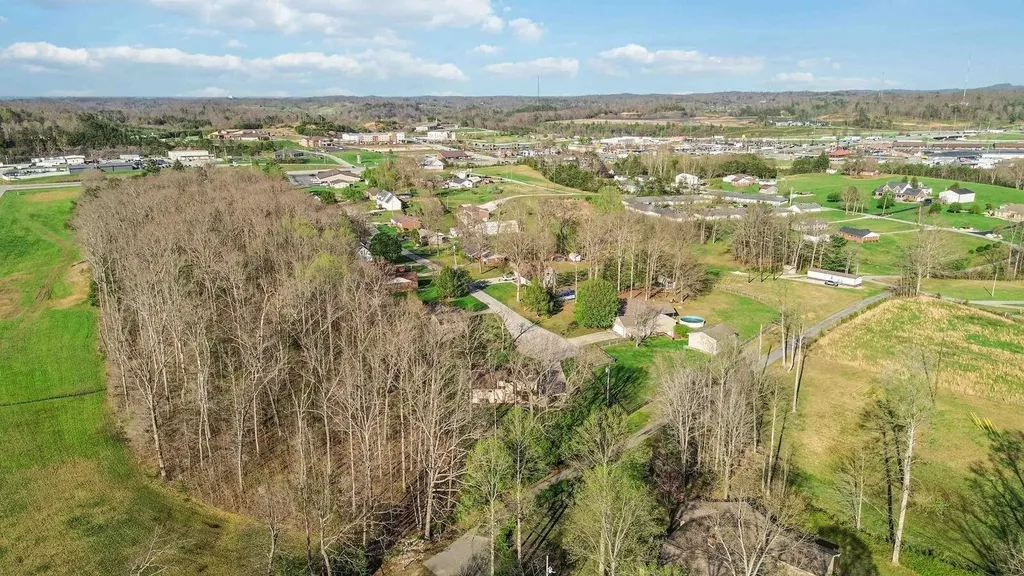1218 Calvary Court London KY 40741