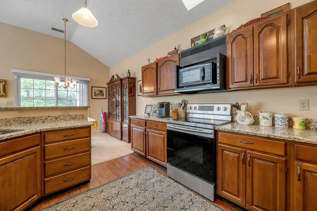 4272 Hampton Ridge Lexington KY 40514