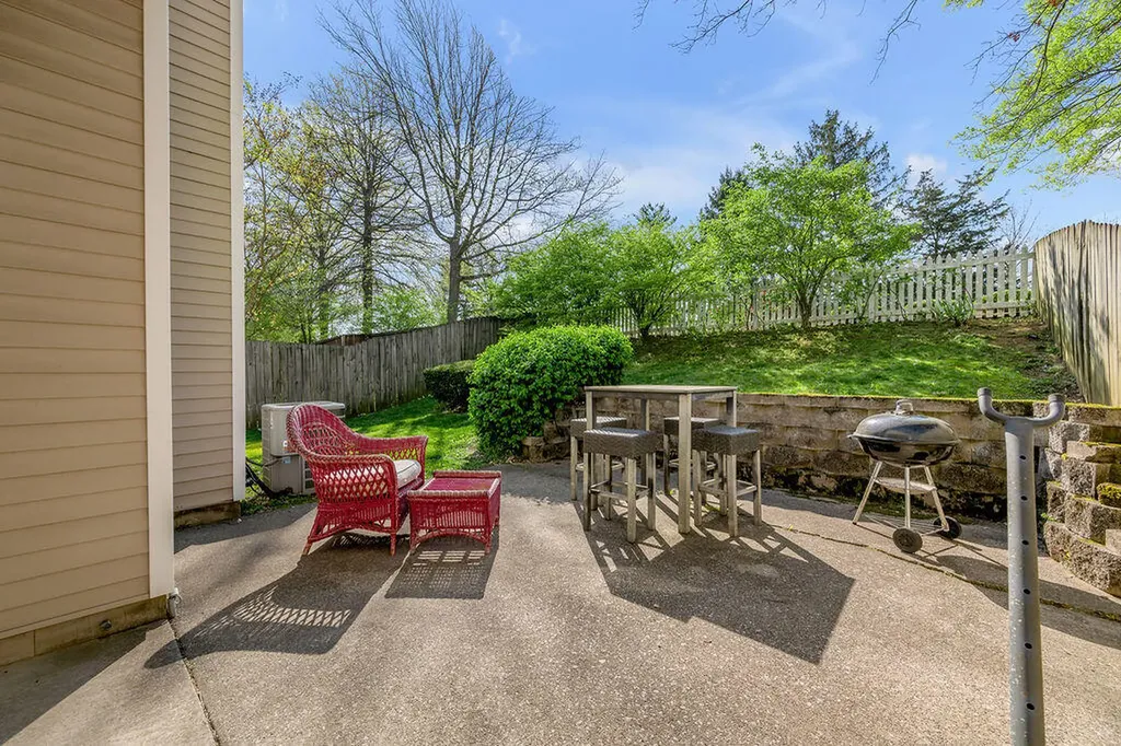 4272 Hampton Ridge Lexington KY 40514