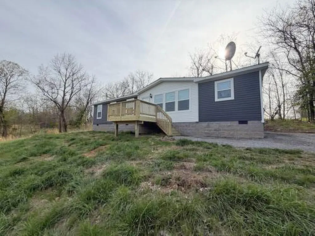 582 Richmond Hill Road Bedford KY 40006