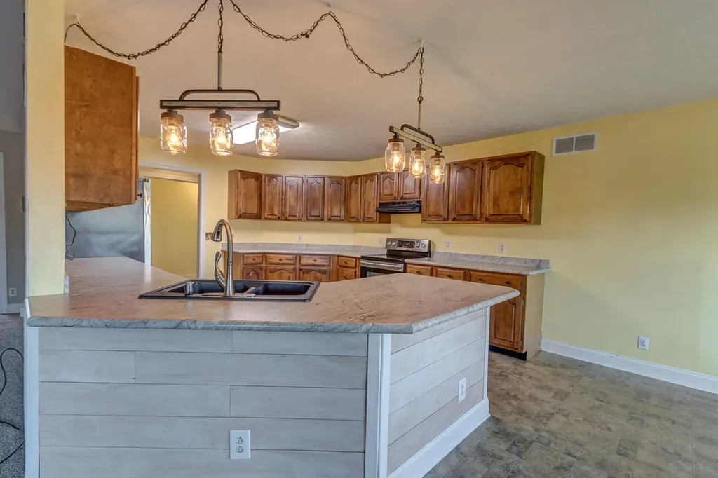 1695 Oregon Road Versailles KY 40383