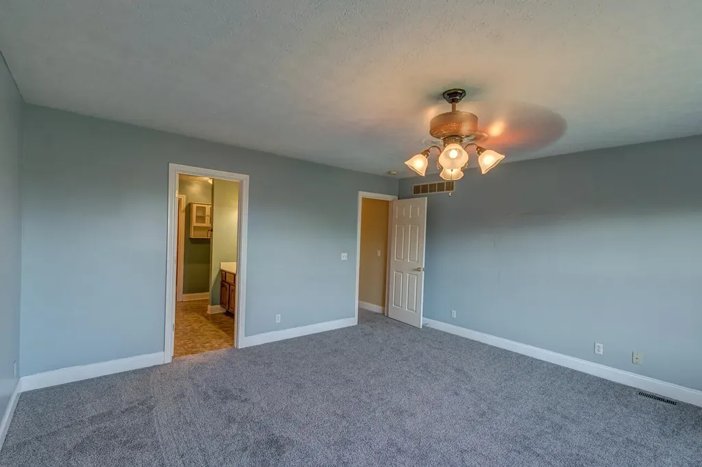 1695 Oregon Road Versailles KY 40383