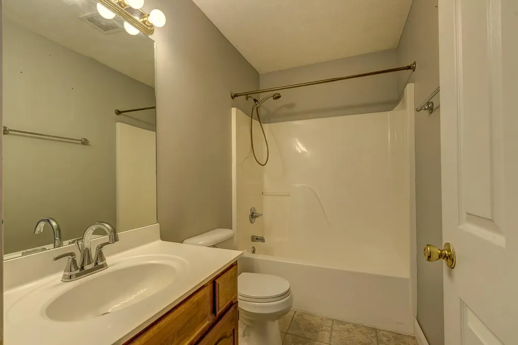 1695 Oregon Road Versailles KY 40383